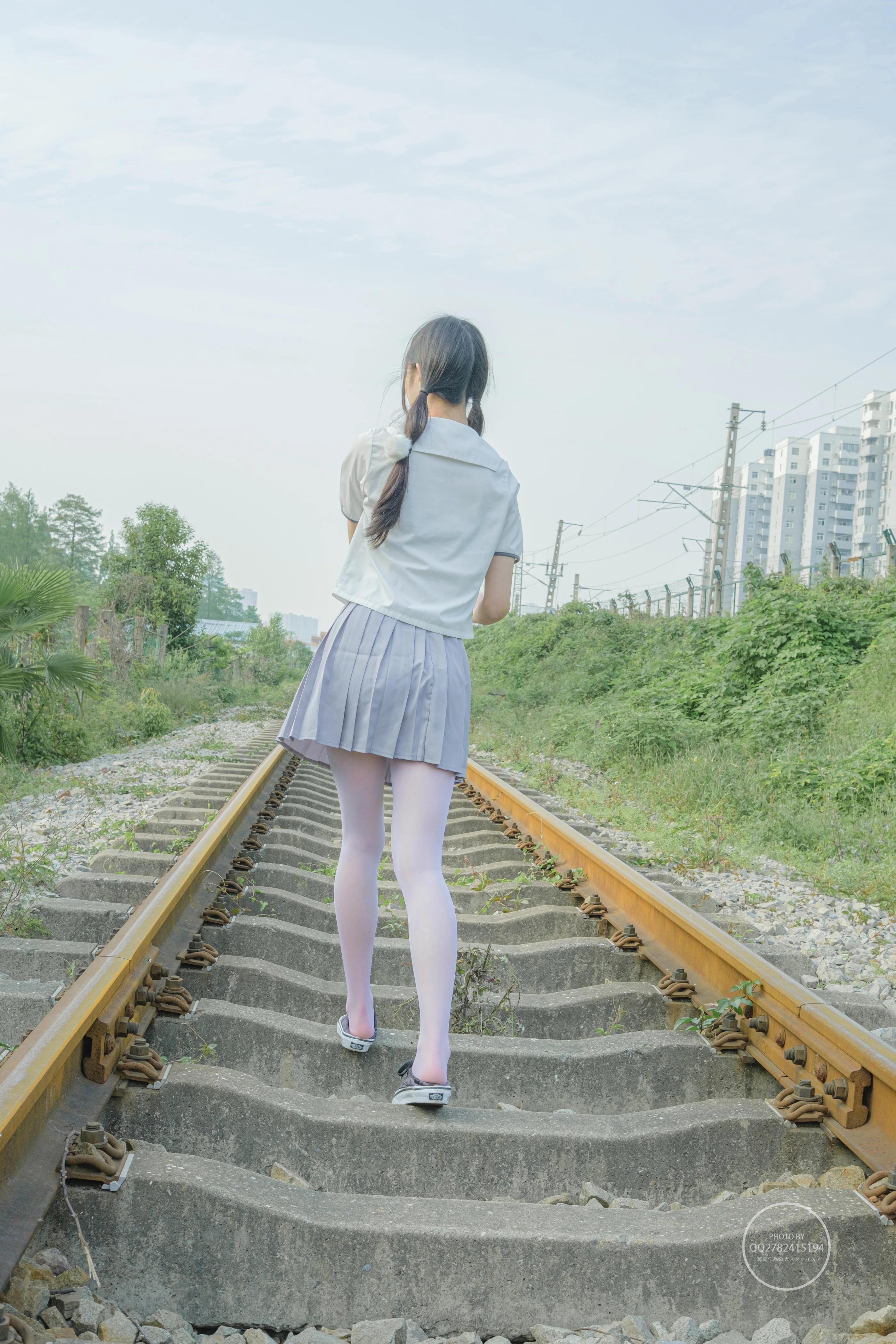 森萝财团 有料 NO.038 吸吸 铁轨边的JK白丝美少女 [60P]插图9